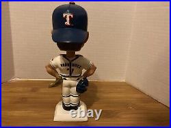 2006 BD&A Texas Rangers Jim Sundberg Bobblehead 2001 Pudge Rodriguez