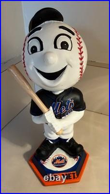 2007 Knuckle Heads Mr Met Bobblehead With Raised Wooden Bat Hard To Find
