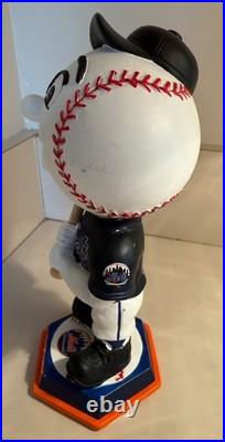 2007 Knuckle Heads Mr Met Bobblehead With Raised Wooden Bat Hard To Find