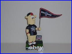 BLOOPER Atlanta Braves Mascot 2021 Bobblehead World Series Pennant Flag Edition