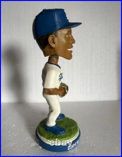 Cesar Izturis Gold Glove Variant Bobblehead La Dodgers 2005