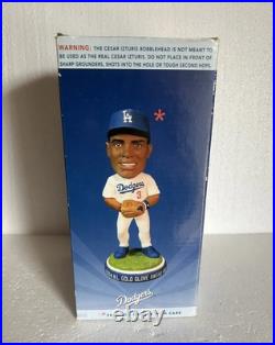Cesar Izturis Gold Glove Variant Bobblehead La Dodgers 2005