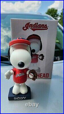 Cleveland Indians Snoopy Peanuts Bobblehead SPECIAL PROMO Amazing item