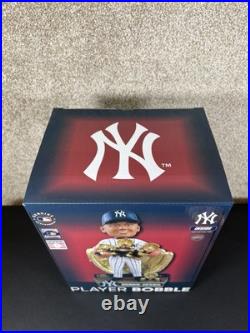 FOCO Derek Jeter New York Yankees 5x Rawlings Gold Glove Award Winner Bobblehead
