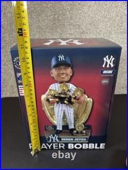 FOCO Derek Jeter New York Yankees 5x Rawlings Gold Glove Award Winner Bobblehead