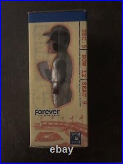 Forever Collectibles MLB Roberto Clemente Legends Of The Park Bobblehead