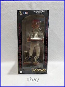 Greg Maddux Bobblehead Braves Legends of the Diamond Gold Glove FOCO