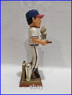 Greg Maddux Bobblehead Braves Legends of the Diamond Gold Glove FOCO