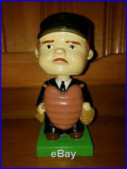 Home Plate Umpire Green Base w Broom Vintage Bobble Head/Bobbing Head/Nodder'62