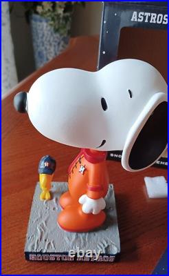 Houston Astros Peanuts Night Artemis Snoopy bobblehead signed by Lucy 8/23/22