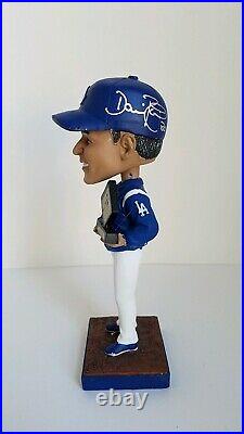 LA Dodgers Dave Roberts Signed Bobblehead withCOA + World Series Rally Towel