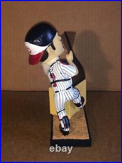 Minnesota Twins Joe Mauer Behind-The-Net Catch Bobblehead SGA