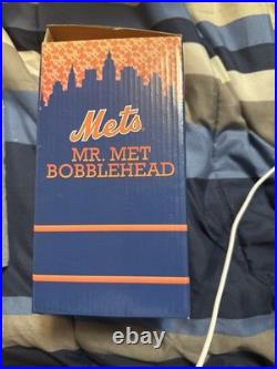 Mr. Met Stitch'N' Pitch Bobble Head
