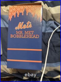 Mr. Met Stitch'N' Pitch Bobble Head