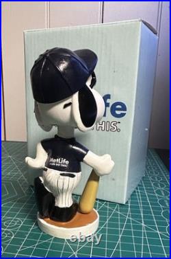 New York Yankees Snoopy Bobblehead SGA 2012 Metlife Peanuts