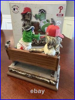 PHILLIE PHANATIC & BEN FRANKLIN Philadelphia Phillies Park Bench Dual Bobblehead
