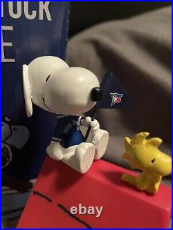 Peanuts Snoopy Woodstock Doghouse Toronto Blue Jays Figurine Bobblehead IN HAND