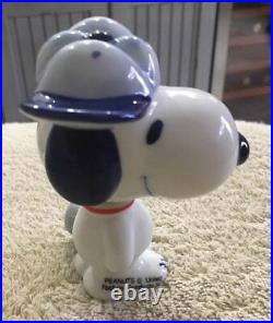 RARE Peanuts Snoopy Bobblehead Japan Porcelain Baseball series Very Unique