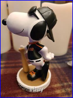 Snoopy Joe Cool SF Giants 2007 BobbleHead