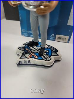 Yankees Derek Jeter 2000 World Series Champ & Mvp Trophy Bobblehead Le 300