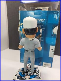 Yankees Derek Jeter 2000 World Series Champ & Mvp Trophy Bobblehead Le 300